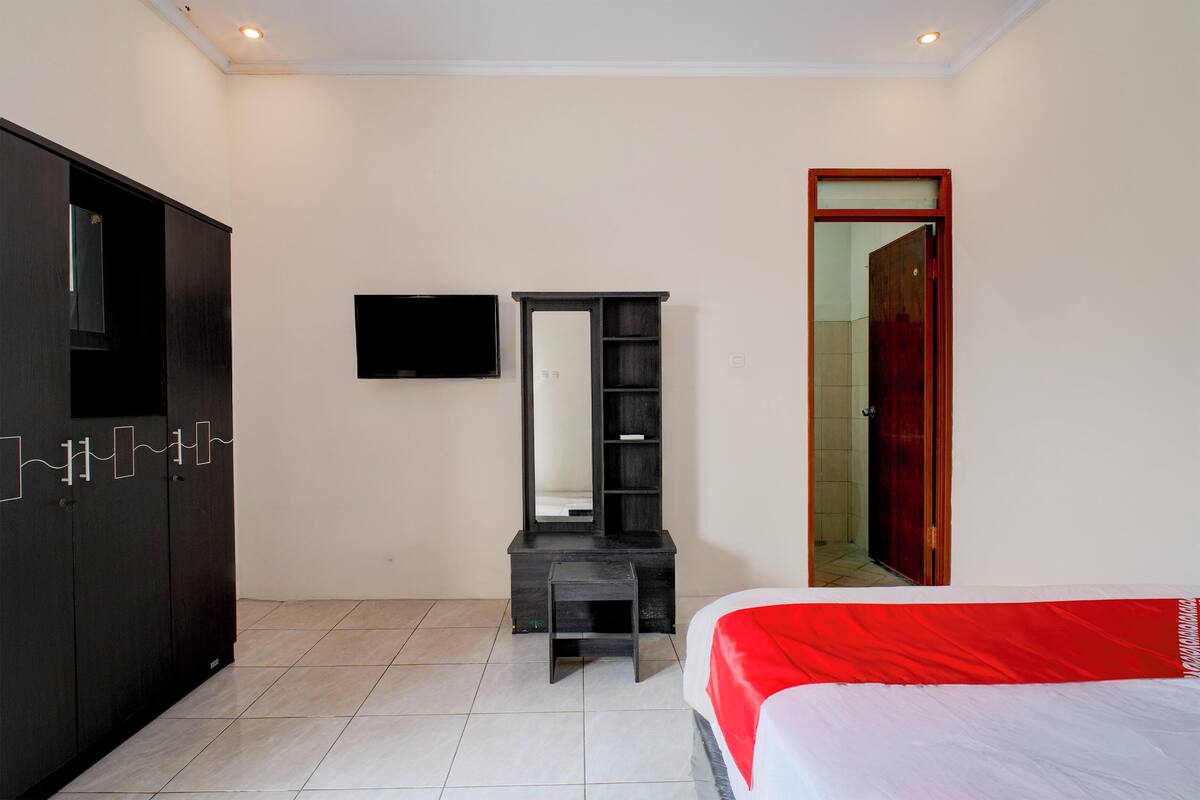 Deluxe Double Room | Desk, free WiFi, bed sheets
