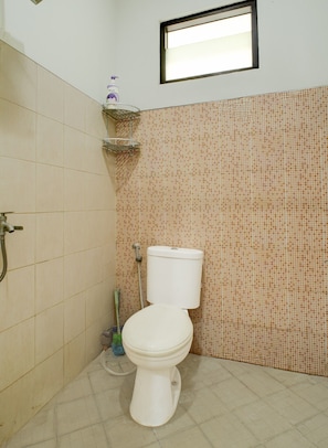 Suihku, ilmaiset hygieniatuotteet, bidee, pyyhkeet
