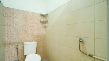 Ducha, artículos de higiene personal gratuitos, bidé y toallas