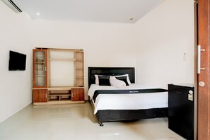 Escritorio, wifi gratis y ropa de cama 