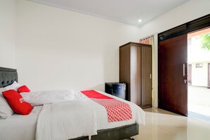 Family Suite | Desk, free WiFi, bed sheets