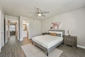 2 bedrooms, desk, iron/ironing board, travel crib