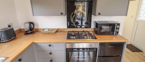 Batterie de cuisine, vaisselle et ustensiles