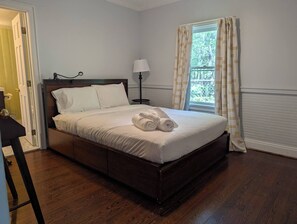 2 bedrooms, desk, iron/ironing board, free WiFi