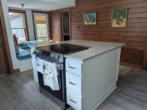 Interior - NEW! Adorable 2BR/1BA | Sunporch | Smart Kitchen (Durham)