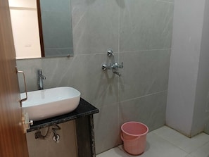 Bathroom - Hotel O Sector 18 Metro Station (Noida)