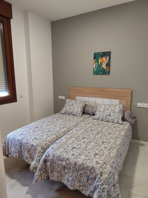 1 bedroom, iron/ironing board, Internet, bed sheets - Standard 1 bedroom apartment (Sevilla)