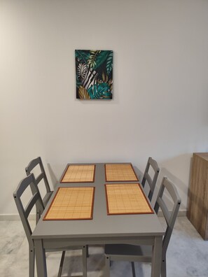 Dining - Standard 1 bedroom apartment (Sevilla)