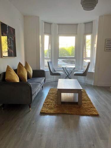 Refurbished Flat by Weston-super-Mare Seafront