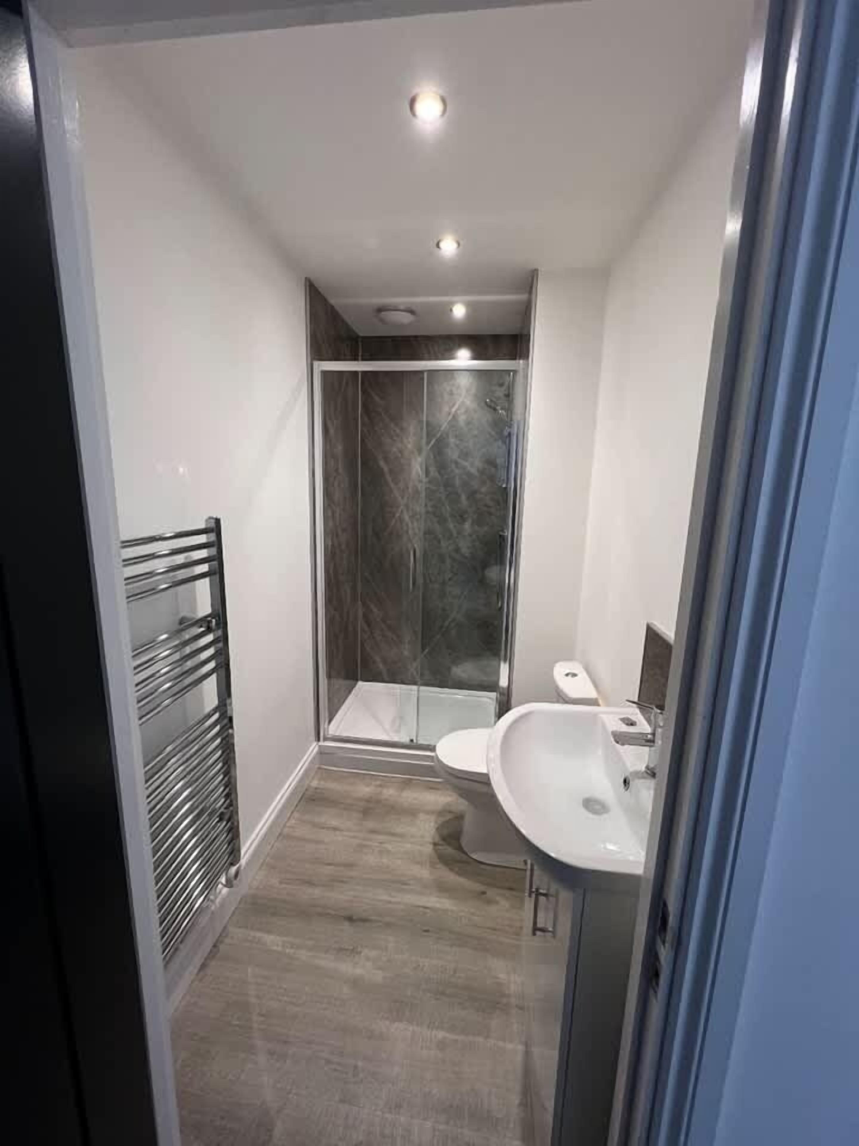 Douche, sèche-cheveux