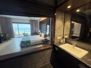 Superior tweepersoonskamer, uitzicht op zwembad | Gratis wifi, beddengoed