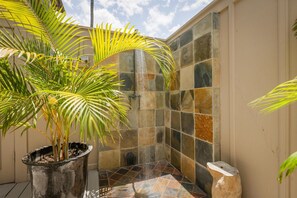 Bathroom - Kaulu Villa 129D – Updated & Modern Island Villa | Onsite Staff & Daily Housekeeping (Kailua Kona)