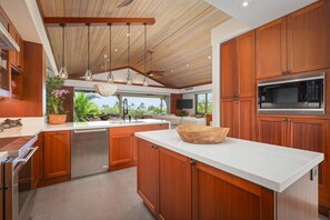 Réfrigérateur, micro-ondes, four, lave-vaisselle