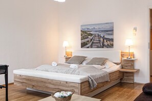 Basic Room | Free WiFi - Comfy 2BR Apt Central Vienna (Vienna)