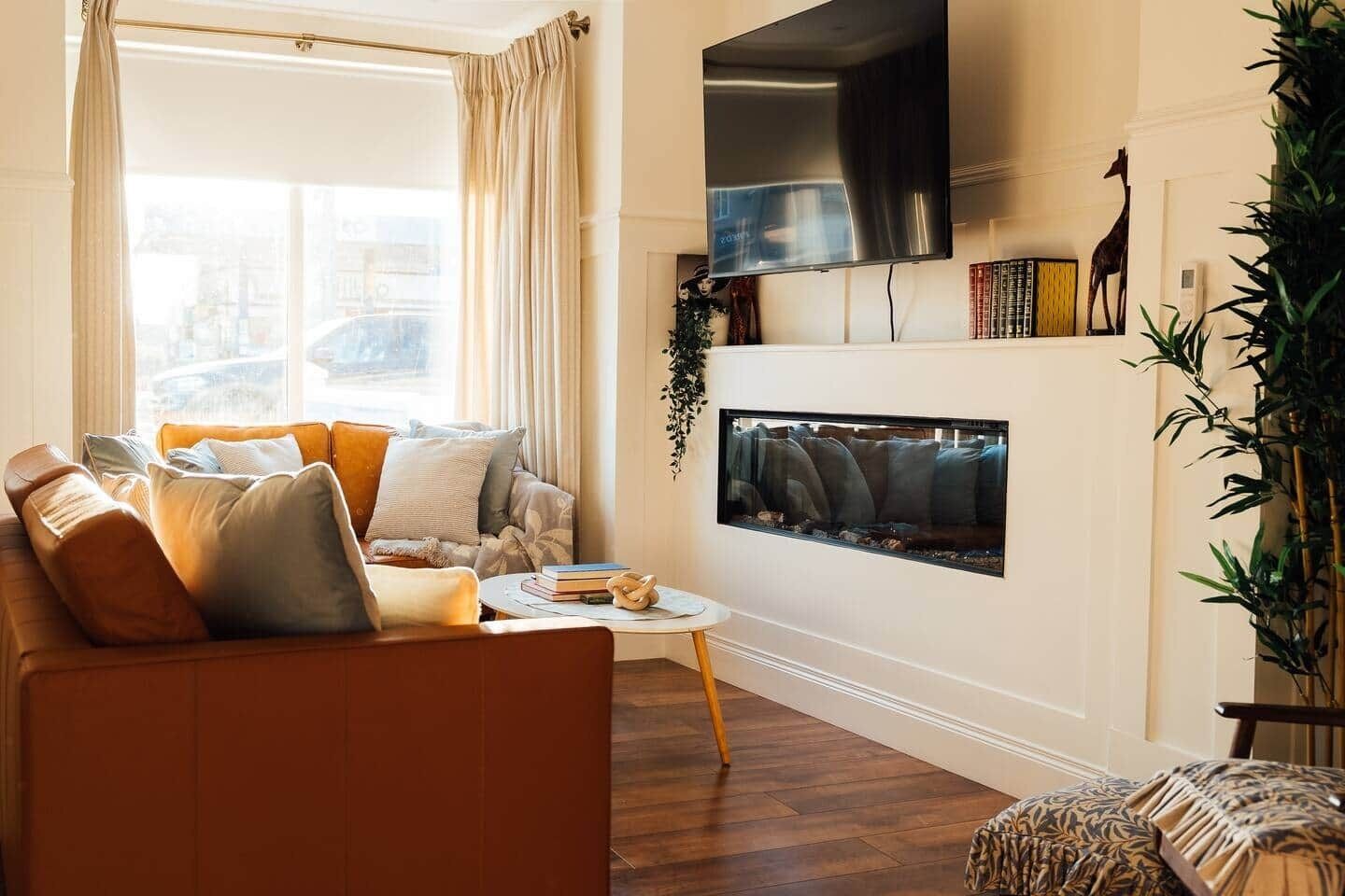 TV, fireplace