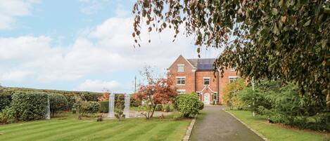 Cottage | Property grounds
