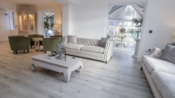 Cottage | Living area