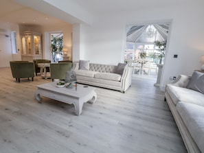 Cottage | Living area