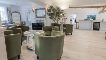Cottage | Hall