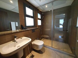 Shower, slippers, towels - Dancenter Jewel Near World Trade Center (Manama)