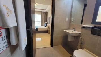 Deluxe Suite, 1 Bedroom | Bathroom | Shower, slippers, towels