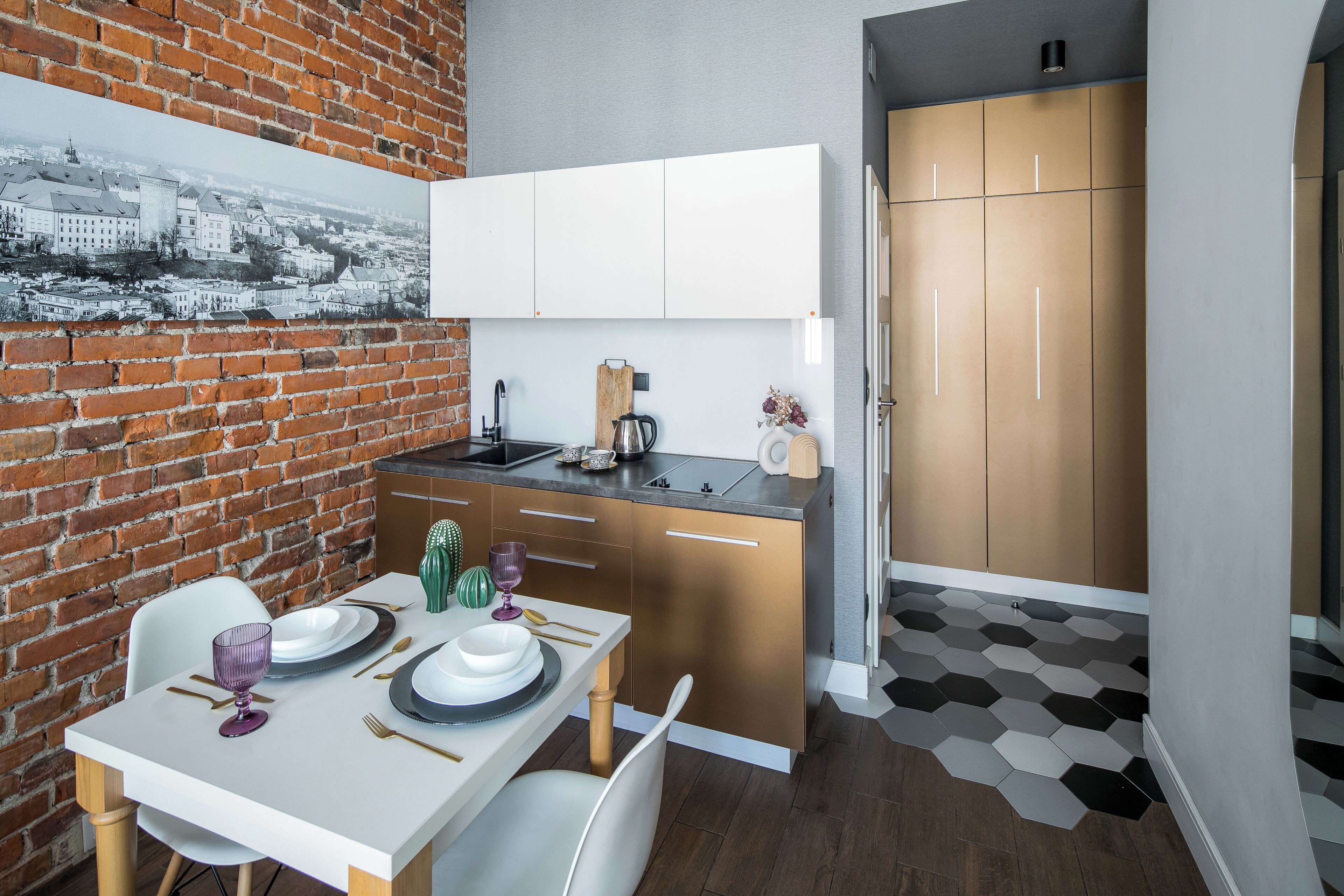 Studiosuite – superior | Eget kjøkken | Kjøleskap, kokeplater, kaffetrakter/tekoker og vannkoker