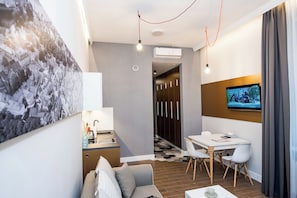 Departamento Prestigio | Cocina privada | Refrigerador, parrilla de estufa, cafetera y tetera y tetera eléctrica