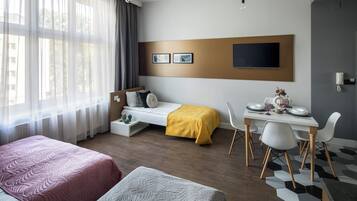 Deluxe Studio Suite | Laptop workspace, blackout drapes, iron/ironing board, free WiFi