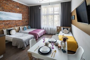 Laptop workspace, blackout curtains, iron/ironing board, free WiFi