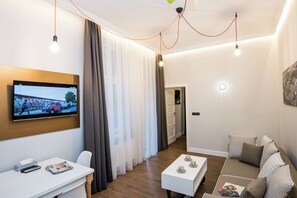 Laptop workspace, blackout curtains, iron/ironing board, free WiFi