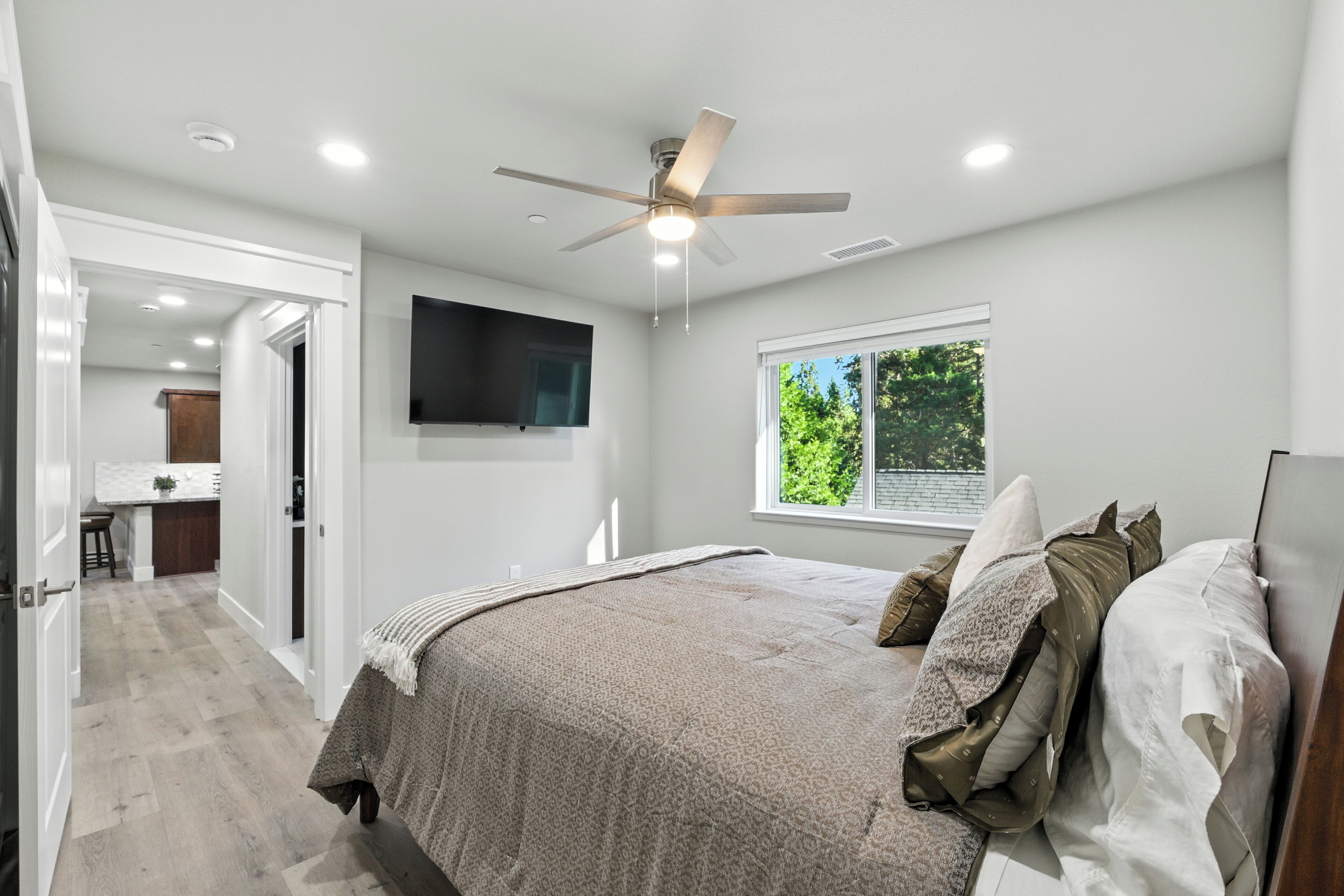 7 bedrooms, iron/ironing board, free WiFi, bed sheets