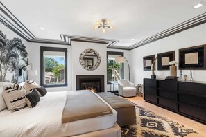 4 bedrooms, desk, iron/ironing board, WiFi - Bricklight Manor, Just off Bentonville Square (Bentonville)