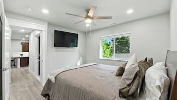 2 bedrooms, iron/ironing board, free WiFi, bed sheets