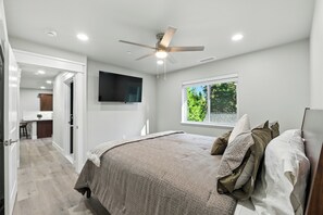 2 bedrooms, iron/ironing board, free WiFi, bed sheets - The White House | Unit 1 (Shaver Lake)