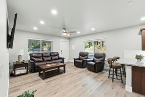 Interior - The White House | Unit 1 (Shaver Lake)