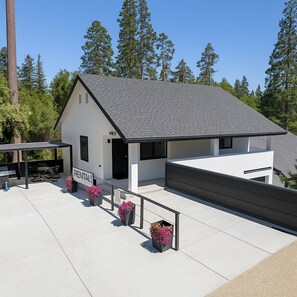 Exterior - The White House | Unit 1 (Shaver Lake)