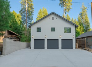 Exterior - The White House | Unit 2 (Shaver Lake)