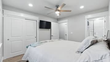 2 bedrooms, iron/ironing board, free WiFi, bed sheets