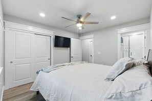 2 bedrooms, iron/ironing board, free WiFi, bed sheets - The White House | Unit 2 (Shaver Lake)