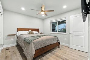 2 bedrooms, iron/ironing board, free WiFi, bed sheets