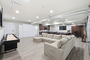 TV - The White House | Unit 4 Game Room (Shaver Lake)