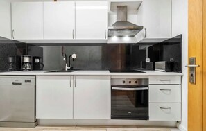 ميكروويف، فرن، موقد طهي مسطح، غسالة أطباق