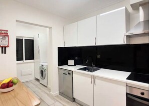 ميكروويف، فرن، موقد طه�ي مسطح، غسالة أطباق