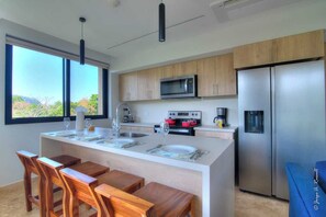 Fridge, microwave, oven, stovetop
