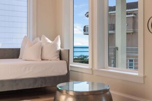 5 bedrooms, desk, iron/ironing board, travel crib - NEW "Bikinis & Martinis" Private Pool,Gulf Views, Bikes, LSV (Santa Rosa Beach)