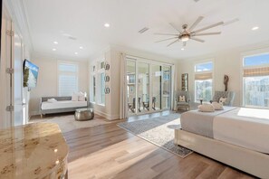 5 camere, una scrivania, ferro/asse da stiro, culla da viaggio