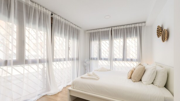 3 slaapkamers, een strijkplank/strijkijzer, gratis wifi, beddengoed