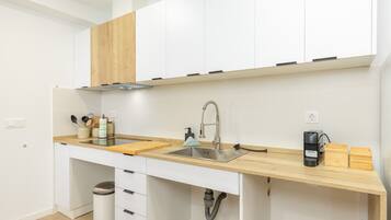 Coffee/tea maker, fridge, microwave, toaster