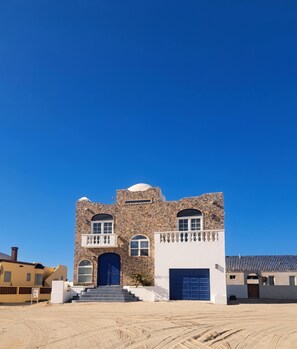 Exterior - Santuario del Alma- La Puerta Azul- Playa Encanto (Playa Encanto)