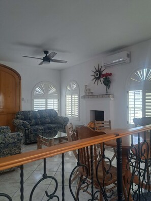 Interior - Santuario del Alma- La Puerta Azul- Playa Encanto (Playa Encanto)